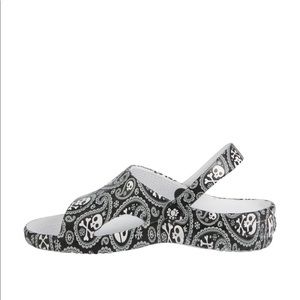 NWT Kids Sandals -Slides - Black & White skulls